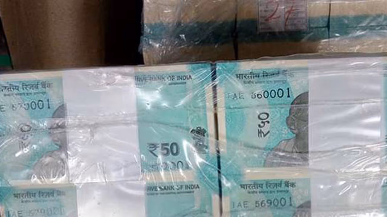 Rupee plunges to 73.34, loses 43 paise against US dollar