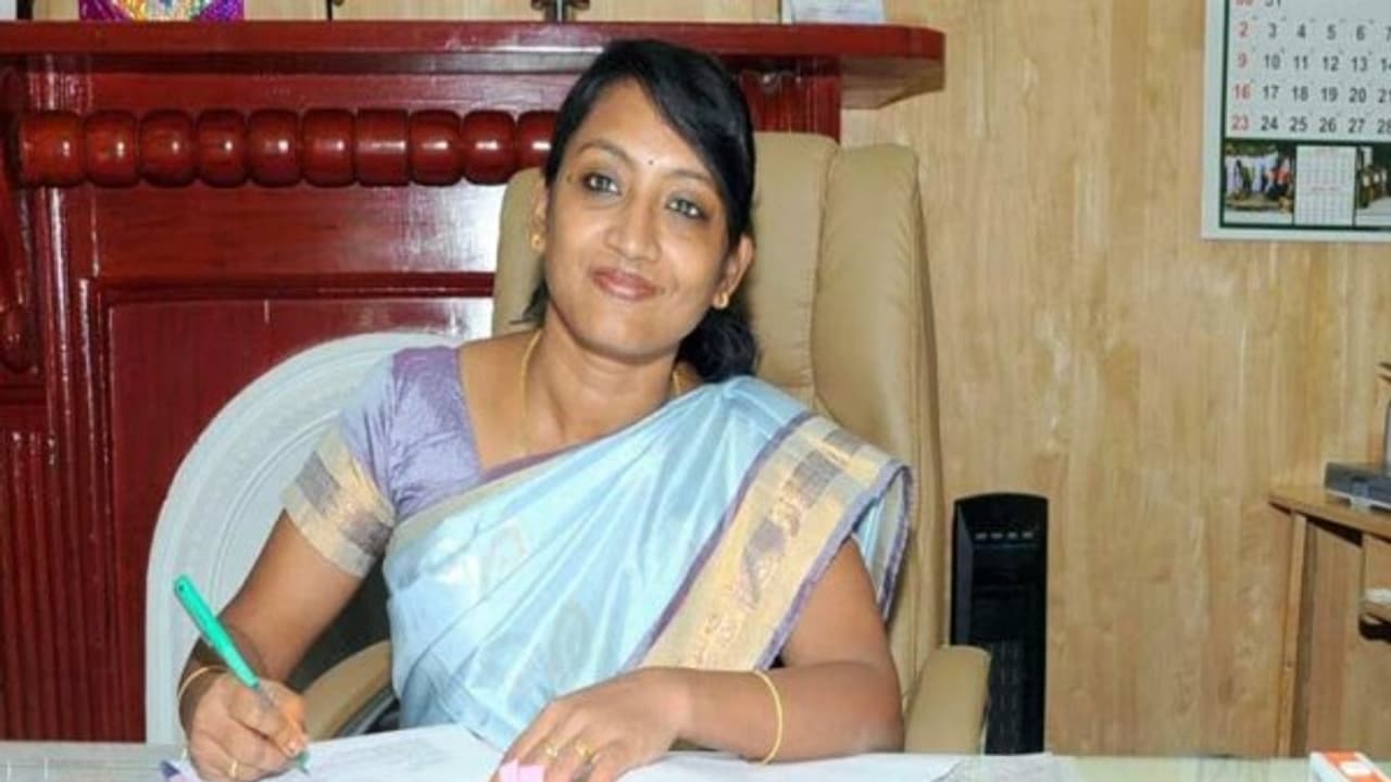 நீலகிரியில் வருடா வருடம் நடத்தப்படும் தேயிலை சுற்றுலா விழா இந்தாண்டு ஜனவரியில் கிடையாதாம் ஆட்சியர் அறிவிப்பு... நீலகிரியில் வருடா வருடம் நடத்தப்படும் தேயிலை சுற்றுலா விழா இந்தாண்டு ஜனவரியில் கிடையாதாம் ஆட்சியர் அறிவிப்பு...