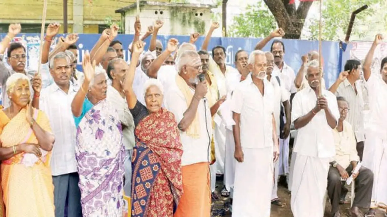 பத்து வருடங்களாக ரூ.6 கோடி வருங்கால வைப்பு நிதி கிடைக்காமல் தவிக்கும் தொழிலாளர்கள் ஆர்ப்பாட்டம்… பத்து வருடங்களாக ரூ.6 கோடி வருங்கால வைப்பு நிதி கிடைக்காமல் தவிக்கும் தொழிலாளர்கள் ஆர்ப்பாட்டம்…