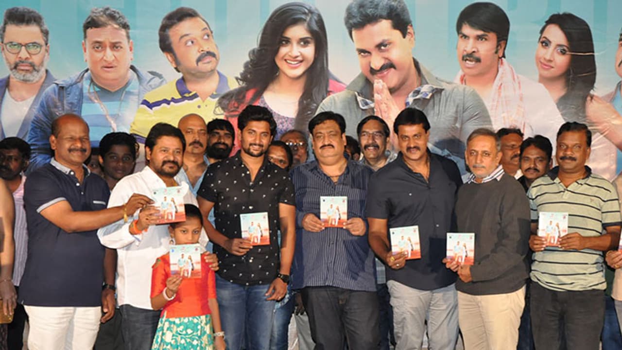 నాని చేతుల మీదుగా సునీల్ 'టూ కంట్రీస్' ఆడియో విడుదల నాని చేతుల మీదుగా సునీల్ 'టూ కంట్రీస్' ఆడియో విడుదల