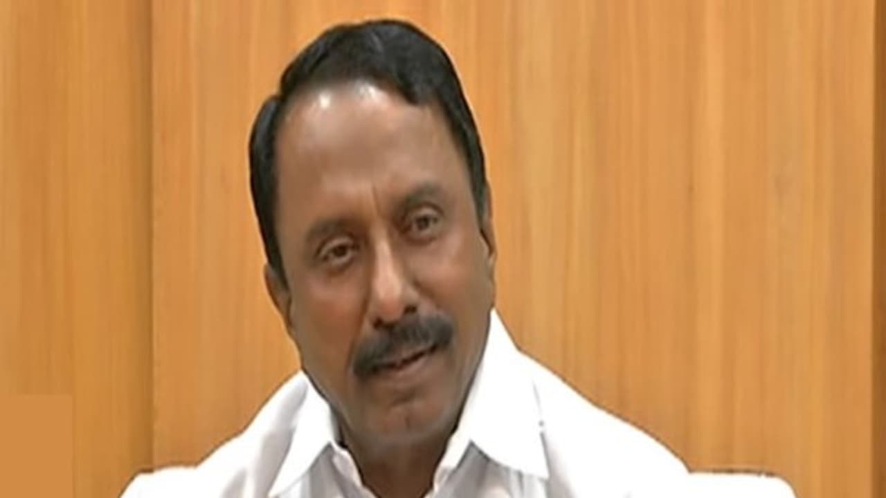 அடுத்த மாத இறுதிக்குள் அனைத்துப் பள்ளி மாணவர்களுக்கும் ஆதார் எண் அடங்கிய ‘ஸ்மார்ட்’ கார்டு – அமைச்சர் செங்கோட்டையன் அடுத்த மாத இறுதிக்குள் அனைத்துப் பள்ளி மாணவர்களுக்கும் ஆதார் எண் அடங்கிய ‘ஸ்மார்ட்’ கார்டு – அமைச்சர் செங்கோட்டையன்