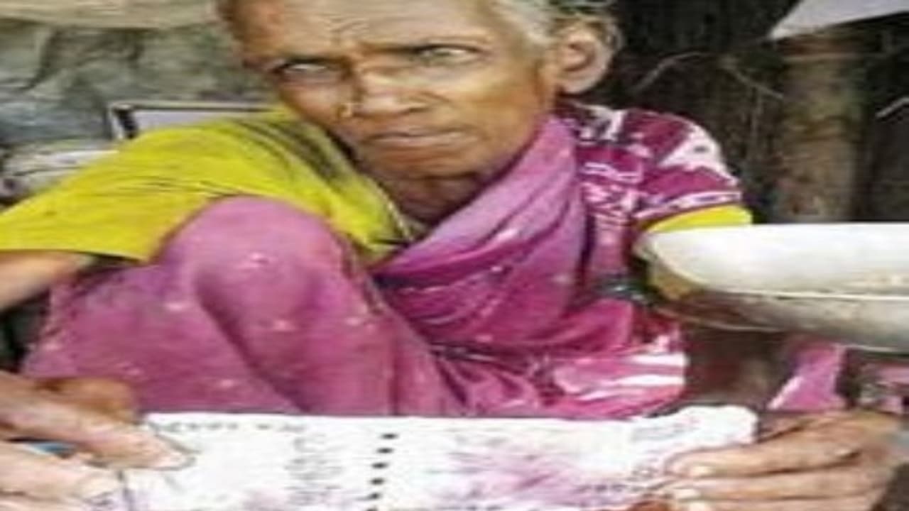 கலர் ஜெராக்ஸ் எடுத்த ரூ.2000 நோட்டை கொடுத்து மீன் வாங்கிய மர்ம நபர்; கதறி அழும் மூதாட்டி... கலர் ஜெராக்ஸ் எடுத்த ரூ.2000 நோட்டை கொடுத்து மீன் வாங்கிய மர்ம நபர்; கதறி அழும் மூதாட்டி...