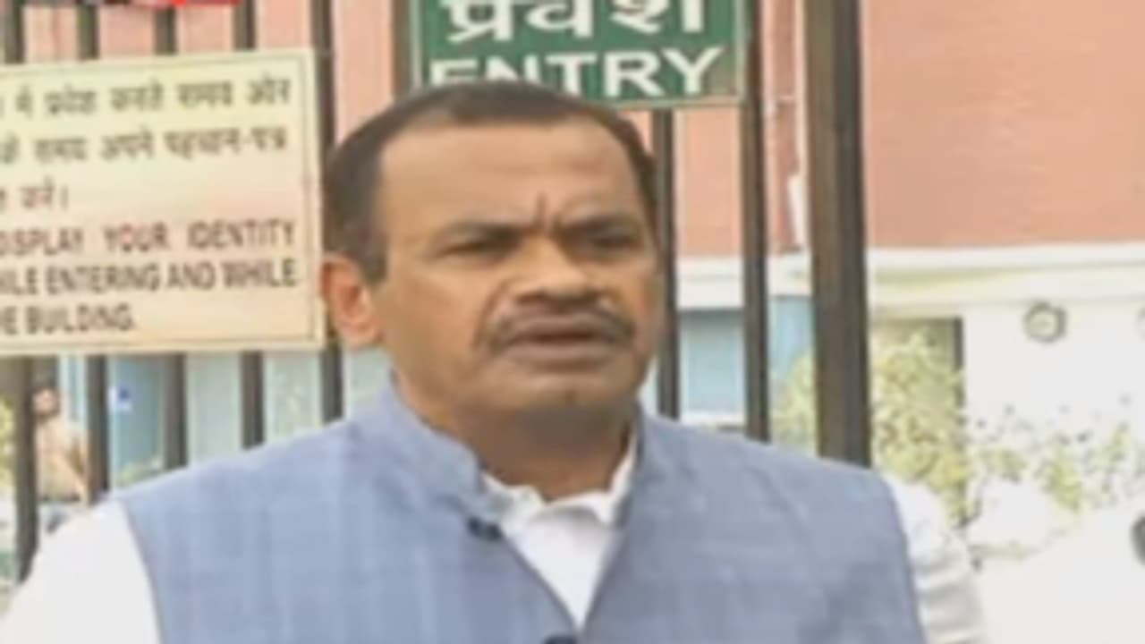 2 రోజులకే ఏం చేశారని అడుగుతున్నారు.. పదేళ్లలో మీరేం చేశారు ? హరీశ్ రావుకు మంత్రి కోమటిరెడ్డి కౌంటర్.. 2 రోజులకే ఏం చేశారని అడుగుతున్నారు.. పదేళ్లలో మీరేం చేశారు ? హరీశ్ రావుకు మంత్రి కోమటిరెడ్డి కౌంటర్..