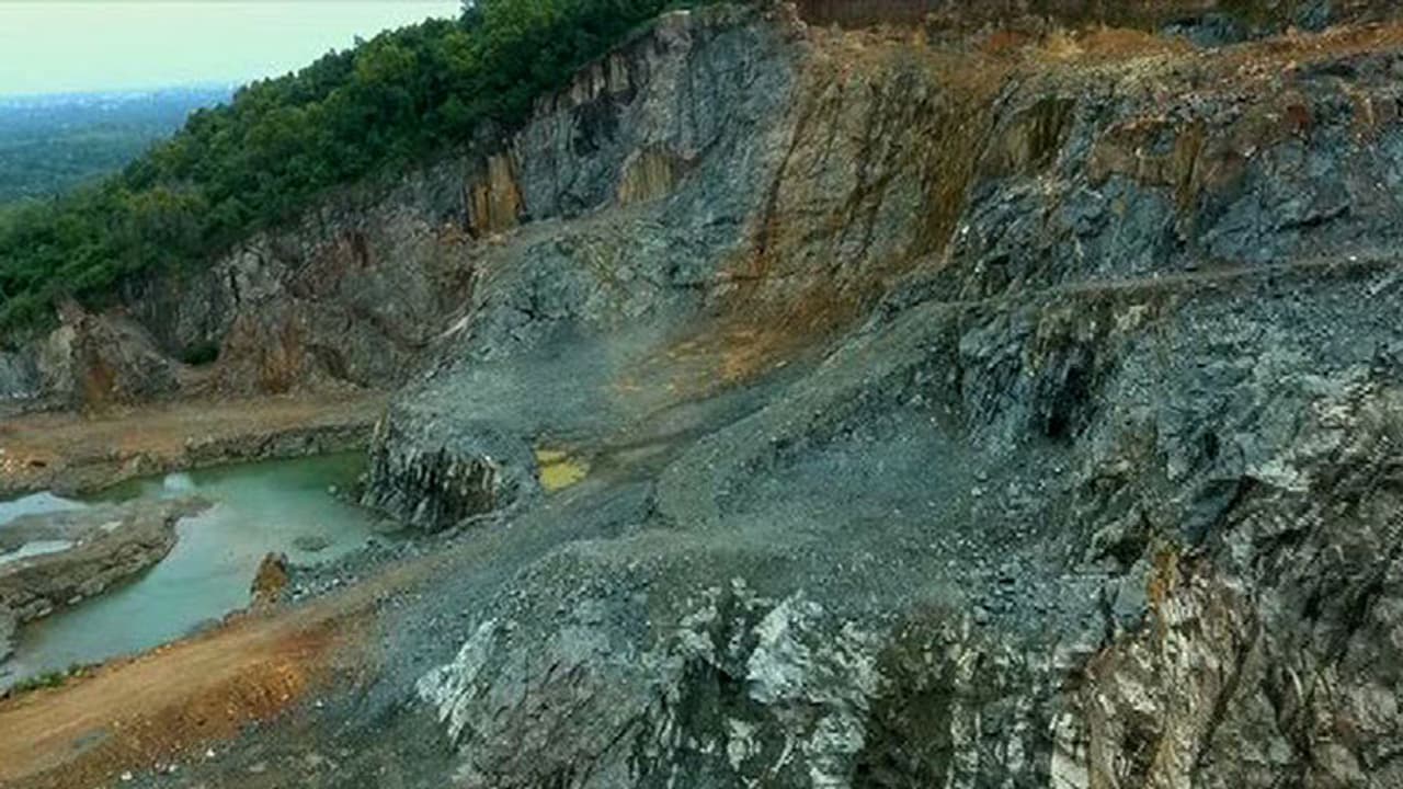 ക്വാറി, ക്രഷര് ഉടമകൾ സമരം പിൻവലിച്ചു: തീരുമാനം വ്യവസായ, ഗതാഗത മന്ത്രിമാരുമായുള്ള ചര്ച്ചയ്ക്ക് ശേഷം ക്വാറി, ക്രഷര് ഉടമകൾ സമരം പിൻവലിച്ചു: തീരുമാനം വ്യവസായ, ഗതാഗത മന്ത്രിമാരുമായുള്ള ചര്ച്ചയ്ക്ക് ശേഷം