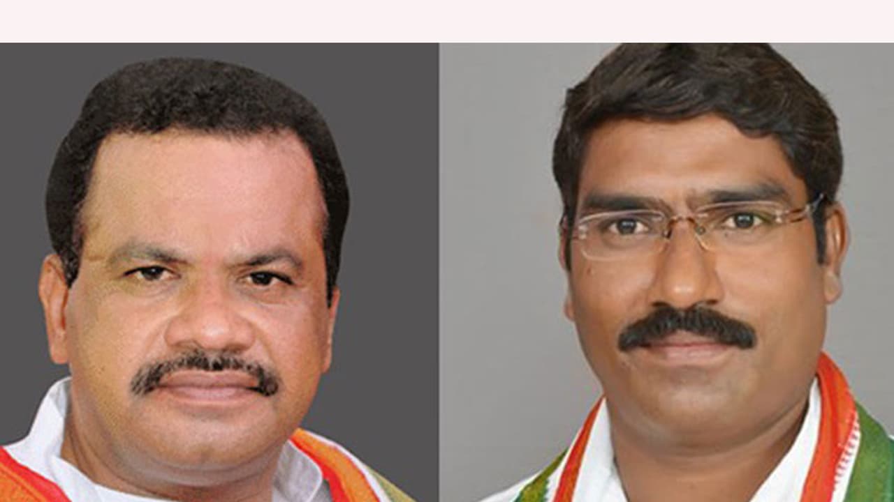 టిఆర్ఎస్కు మరో షాక్: 12 మంది ఎమ్మెల్యేల పిటిషన్ను తిరస్కరించిన కోర్టు టిఆర్ఎస్కు మరో షాక్: 12 మంది ఎమ్మెల్యేల పిటిషన్ను తిరస్కరించిన కోర్టు