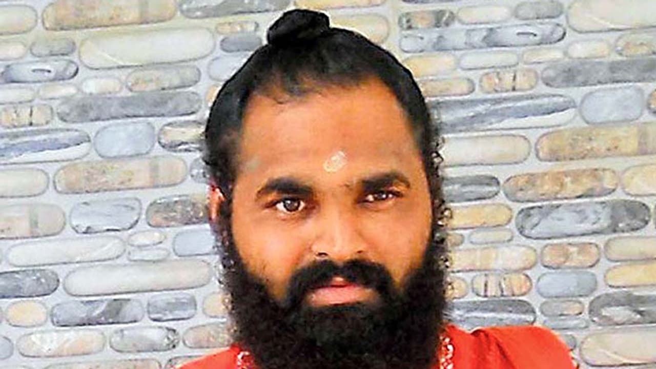 Muslim youth beaten, arrested for sitting on Hindu throne Muslim youth beaten, arrested for sitting on Hindu throne