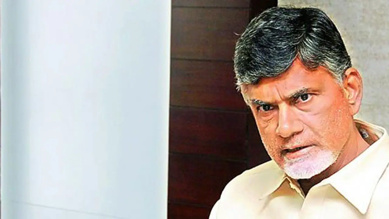 ఆర్థిక ఇబ్బందులు ఉన్నా వ్యాట్ తగ్గించాం: చంద్రబాబు ఆర్థిక ఇబ్బందులు ఉన్నా వ్యాట్ తగ్గించాం: చంద్రబాబు