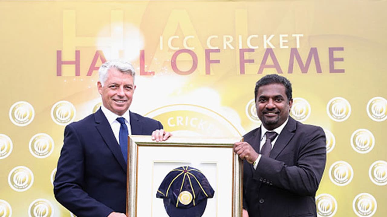 'ಹಾಲ್ ಆಫ್ ಫೇಮ್' ಗೌರವಕ್ಕೆ ಪಾತ್ರವಾದ ಮುರುಳಿ 'ಹಾಲ್ ಆಫ್ ಫೇಮ್' ಗೌರವಕ್ಕೆ ಪಾತ್ರವಾದ ಮುರುಳಿ