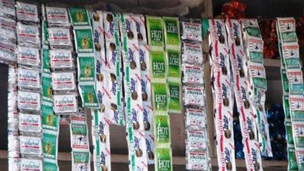 കൂട്ടുപുഴ ചെക്ക് പോസ്റ്റില് നിരോധിത പുകയില ഉല്പ്പന്നങ്ങളുമായി യുവാവ് പിടിയില് കൂട്ടുപുഴ ചെക്ക് പോസ്റ്റില് നിരോധിത പുകയില ഉല്പ്പന്നങ്ങളുമായി യുവാവ് പിടിയില്