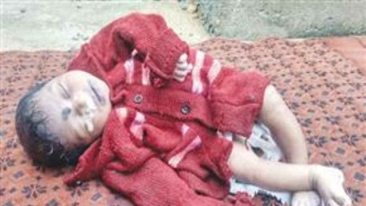 பிறந்து 11 நாட்களே ஆன பச்சிளம் குழந்தையை கொன்ற கொடூர தந்தை; வேலைக்கு போக சொன்னதால் கொலைவெறி செயல்... பிறந்து 11 நாட்களே ஆன பச்சிளம் குழந்தையை கொன்ற கொடூர தந்தை; வேலைக்கு போக சொன்னதால் கொலைவெறி செயல்...