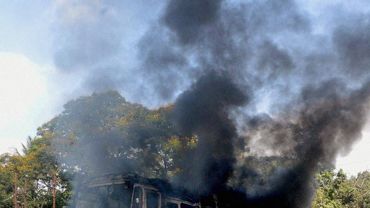 Salem passengers have miraculous escape after bus ignites Salem passengers have miraculous escape after bus ignites