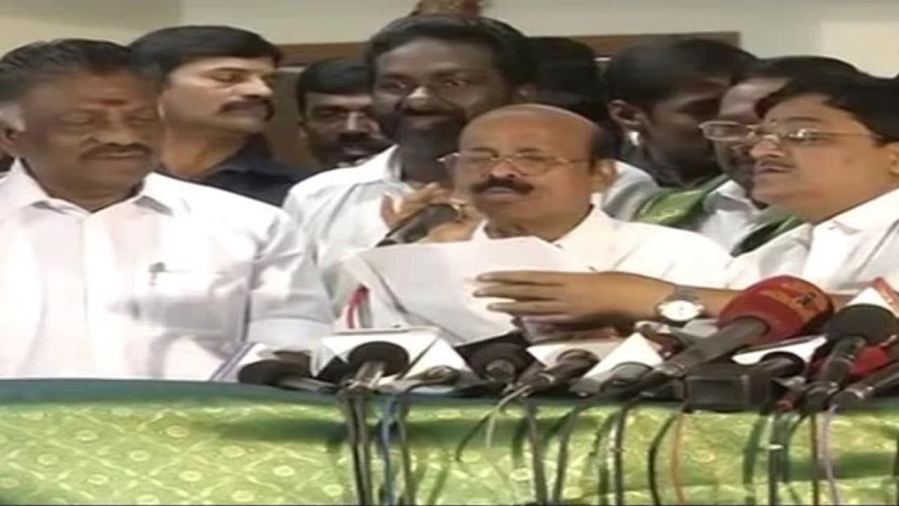 ஓ.பி.எஸ் மார்ச் 8 ல் உண்ணாவிரதம் – அனுமதி வழங்கியது காவல்துறை ஓ.பி.எஸ் மார்ச் 8 ல் உண்ணாவிரதம் – அனுமதி வழங்கியது காவல்துறை