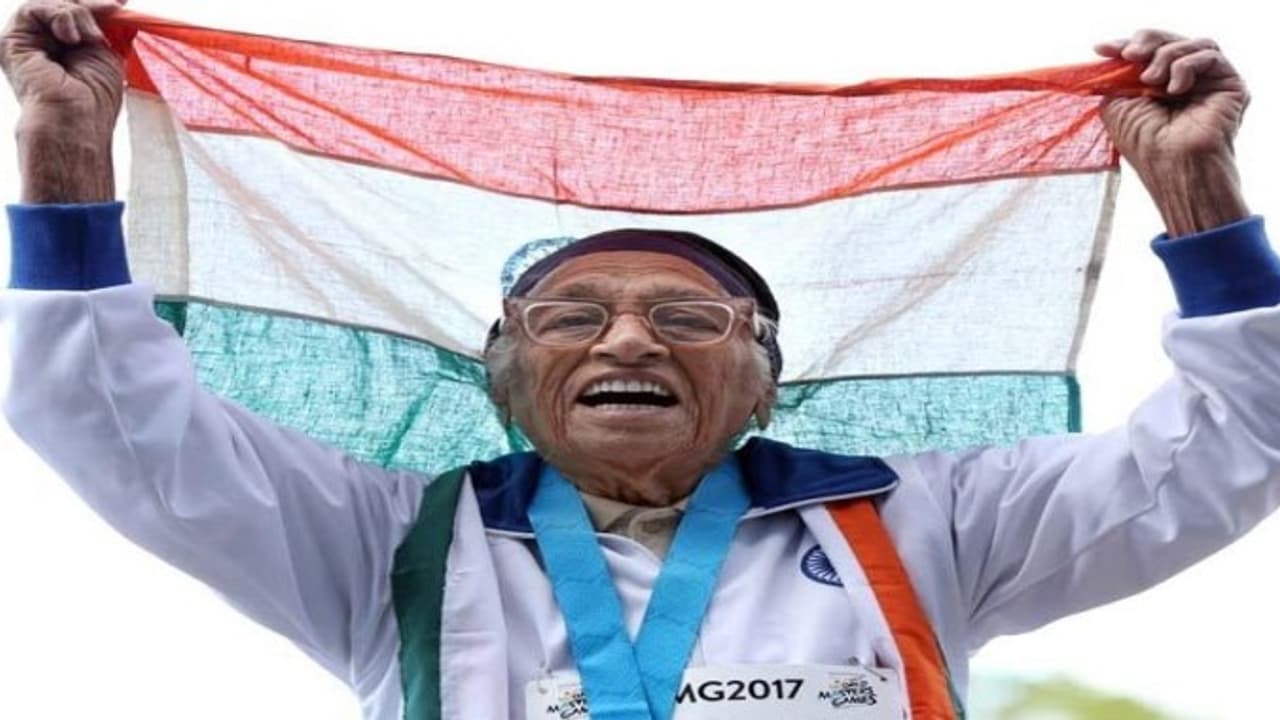 ‘செஞ்சூரி’ இந்திய பாட்டியின் சூப்பர் சாதனை... 100 மீட்டர் தொலைவே 74 நொடிகளில் கடந்து தங்கம் வென்றார்! ‘செஞ்சூரி’ இந்திய பாட்டியின் சூப்பர் சாதனை... 100 மீட்டர் தொலைவே 74 நொடிகளில் கடந்து தங்கம் வென்றார்!