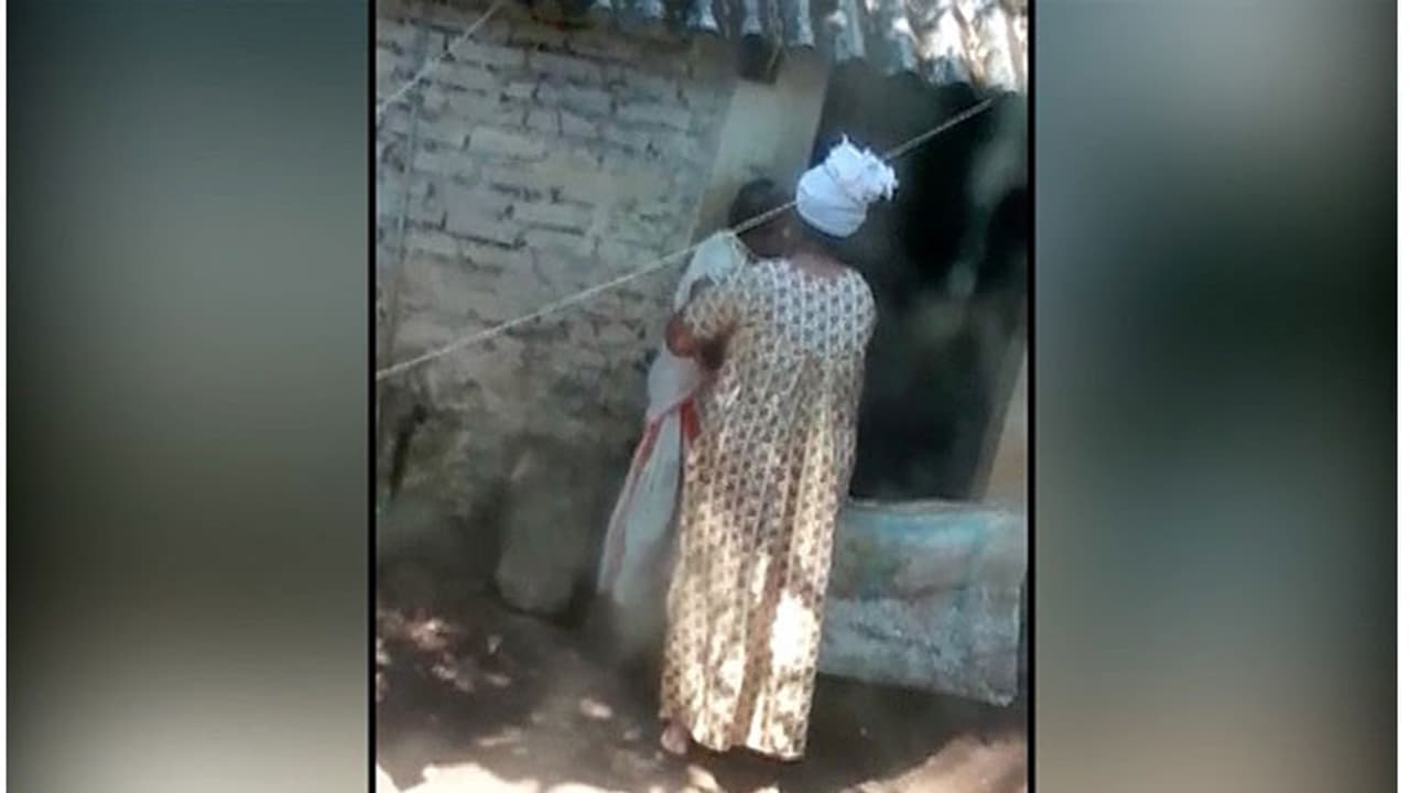 ഹരിപ്പാട് വൃദ്ധയ്ക്ക് നേരെ മരുമകളുടെ ക്രൂര പീഡനം വീഡിയോ ഹരിപ്പാട് വൃദ്ധയ്ക്ക് നേരെ മരുമകളുടെ ക്രൂര പീഡനം വീഡിയോ