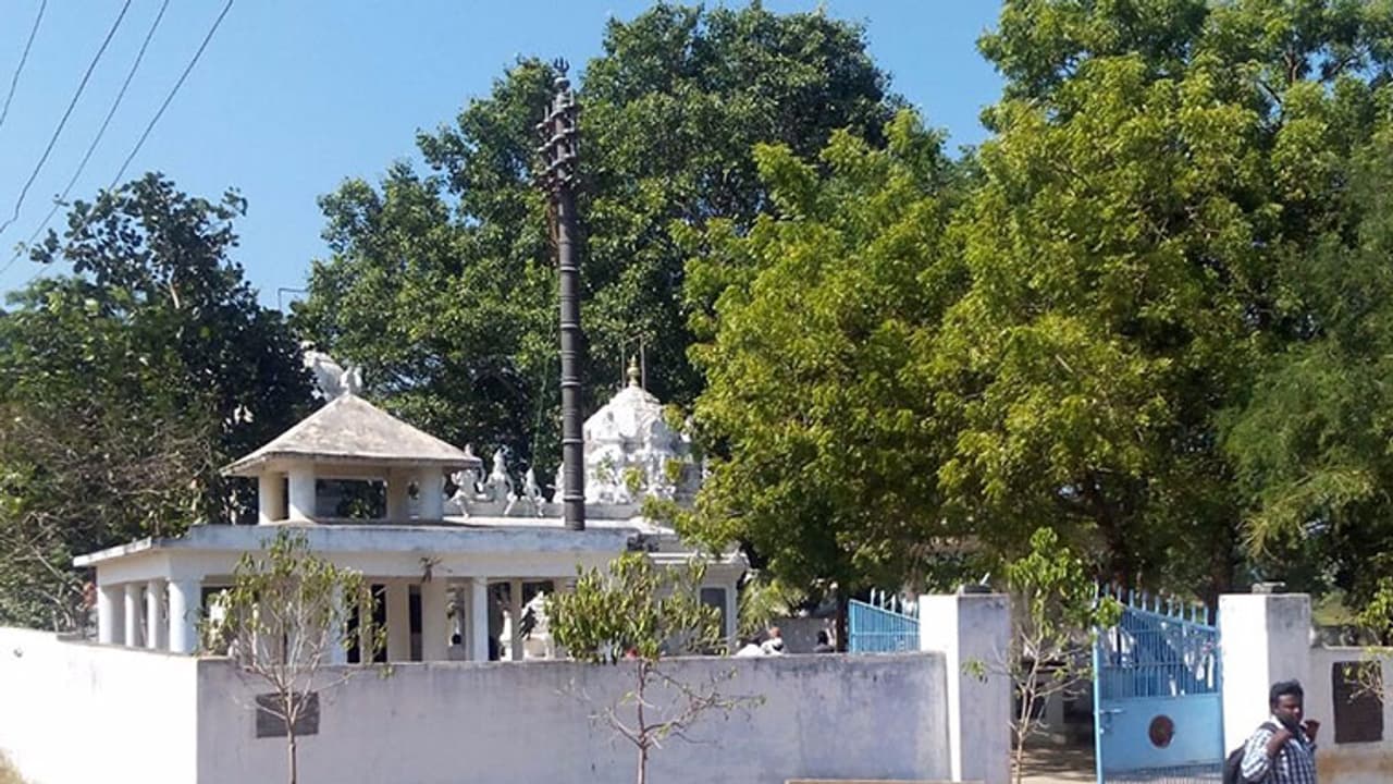 ఈ శివుడి గూడు చెదిరింది... ఈ శివుడి గూడు చెదిరింది...