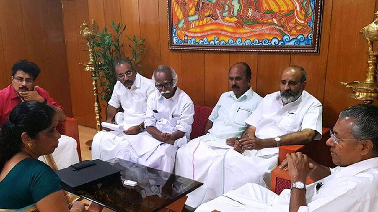 സൗമ്യ നാടിന്റെ മകള്; ഗോവിന്ദ സ്വാമിയുടെ കൊലക്കുറ്റം പുന:സ്ഥാപിക്കൽ ലക്ഷ്യമെന്ന് മുഖ്യമന്ത്രി സൗമ്യ നാടിന്റെ മകള്; ഗോവിന്ദ സ്വാമിയുടെ കൊലക്കുറ്റം പുന:സ്ഥാപിക്കൽ ലക്ഷ്യമെന്ന് മുഖ്യമന്ത്രി