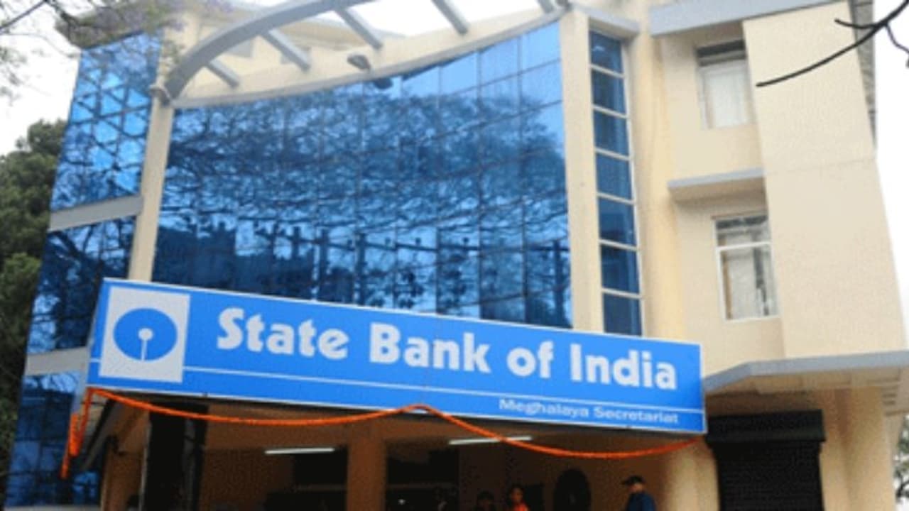 பணத்தை எடுத்து வச்சுக்கங்க….நாளை வங்கிகள் 'ஸ்டிரைக்'