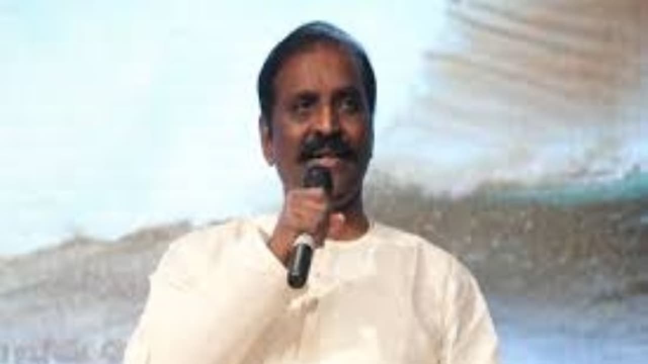 அரசு அரங்கத்தைப் பிடிக்க முடிந்த ஸ்டாலினால், அரசை பிடிக்க முடியாதா? முரசொலி பவள விழாவில் வைரமுத்து அதிரடி பேச்சு !!! அரசு அரங்கத்தைப் பிடிக்க முடிந்த ஸ்டாலினால், அரசை பிடிக்க முடியாதா? முரசொலி பவள விழாவில் வைரமுத்து அதிரடி பேச்சு !!!