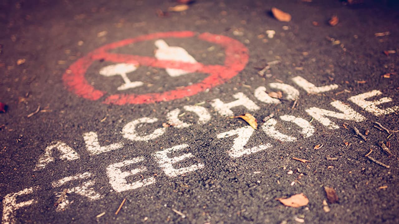 Kerala won't denotify highways to work around liquor ban Kerala won't denotify highways to work around liquor ban