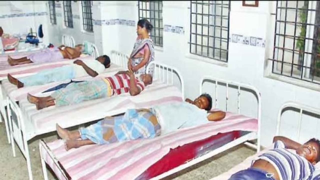 நடுக்கடலில் மீன்பிடித்துக் கொண்டிருந்த மீனவர்களை தாக்கிய கடல் கொள்ளையர்கள்; ரூ.1 இலட்சம் மதிப்பிலான பொருட்கள் கொள்ளை... நடுக்கடலில் மீன்பிடித்துக் கொண்டிருந்த மீனவர்களை தாக்கிய கடல் கொள்ளையர்கள்; ரூ.1 இலட்சம் மதிப்பிலான பொருட்கள் கொள்ளை...