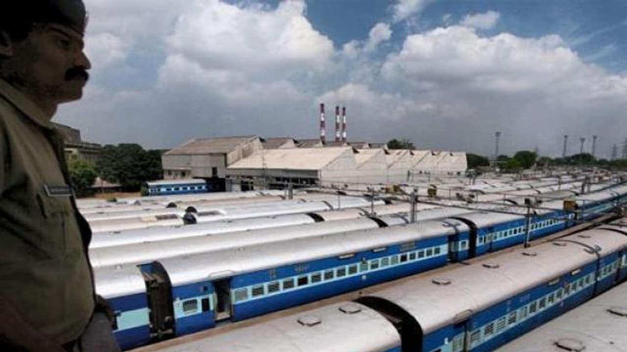 എല്ലാ റെയില്വേ സേവനങ്ങളും ഒരു ആപ്പില് ലഭിക്കും എല്ലാ റെയില്വേ സേവനങ്ങളും ഒരു ആപ്പില് ലഭിക്കും