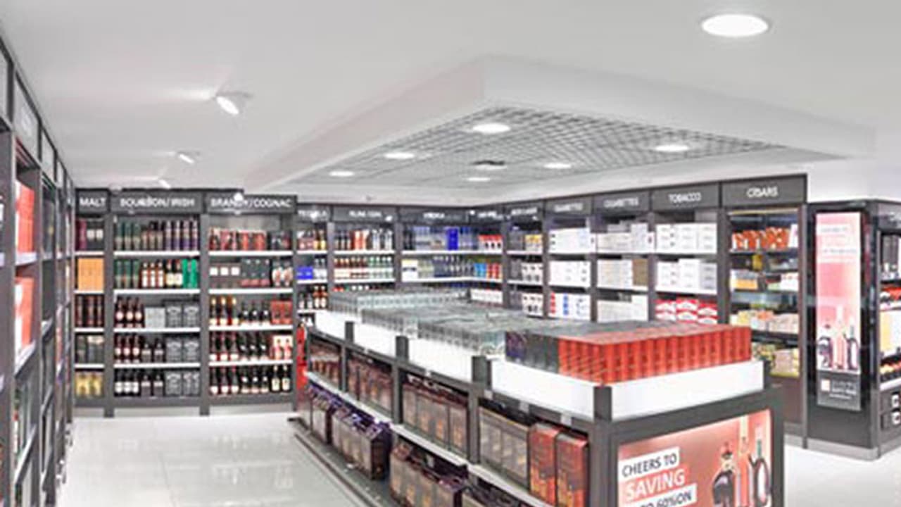 അധികം മദ്യം നല്‍കുന്നു; ഡ്യൂട്ടി ഫ്രീ ഷോപ്പിനെതിരെ പ്രവാസികള്‍