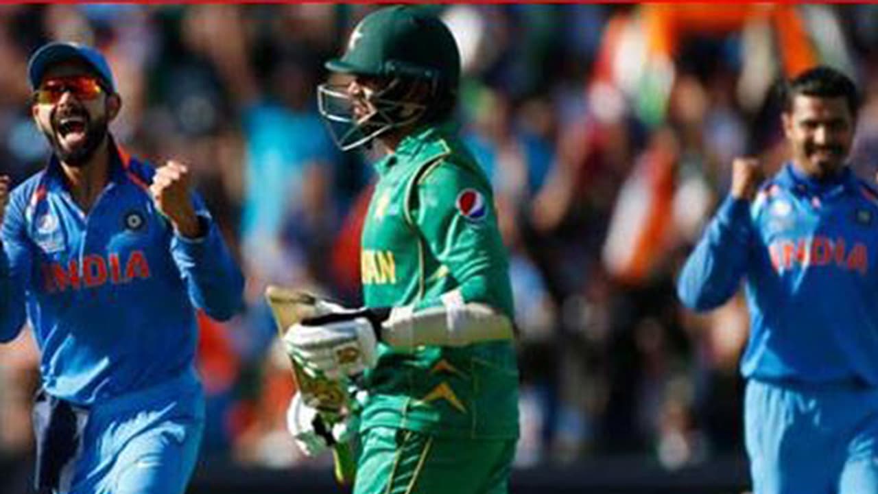 ಪಾಕಿಸ್ತಾನವನ್ನು ಬಗ್ಗು ಬಡಿತ ಭಾರತ :ಯಾದವ್, ಪಾಂಡ್ಯ ದಾಳಿಗೆ ಎದುರಾಳಿಗಳು ತತ್ತರ ಪಾಕಿಸ್ತಾನವನ್ನು ಬಗ್ಗು ಬಡಿತ ಭಾರತ :ಯಾದವ್, ಪಾಂಡ್ಯ ದಾಳಿಗೆ ಎದುರಾಳಿಗಳು ತತ್ತರ