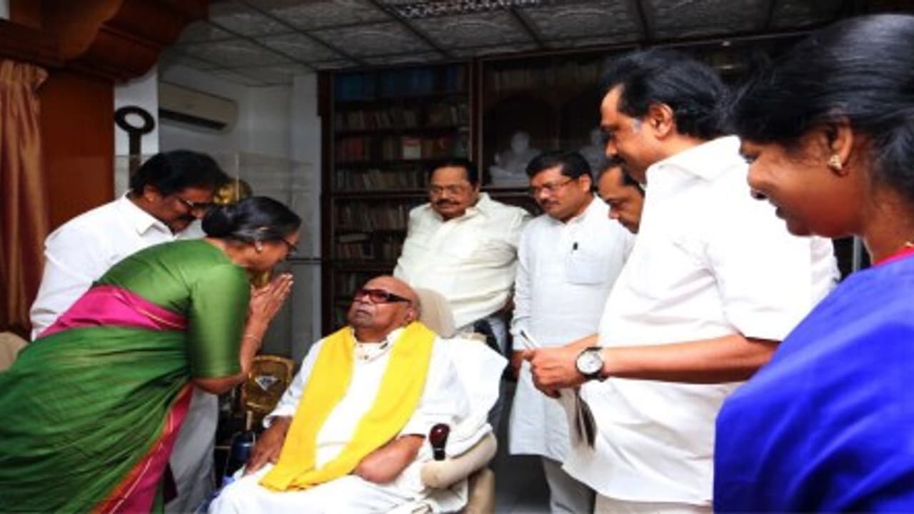 அனல் பறக்கும் குடியரசுத் தலைவர் தேர்தல் பிரச்சாரம்… கருணாநிதியை நேரில் சந்தித்து ஆதரவு திரட்டினார் மீராகுமார்…. அனல் பறக்கும் குடியரசுத் தலைவர் தேர்தல் பிரச்சாரம்… கருணாநிதியை நேரில் சந்தித்து ஆதரவு திரட்டினார் மீராகுமார்….