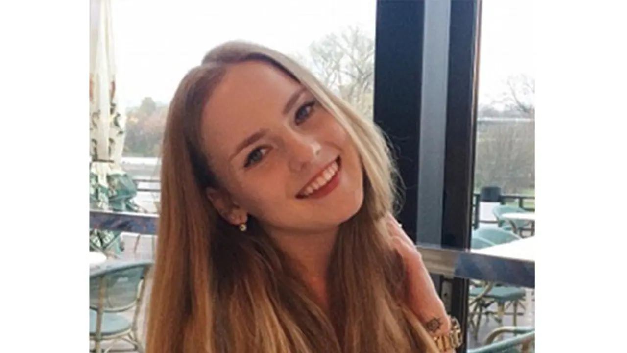 ಒಂದೇ ಒಂದು ವಿಡಿಯೋ ಆನ್`ಲೈನ್`ಗೆ ಹಾಕಿ ರಾತ್ರೋರಾತ್ರಿ ಸೆಲೆಬ್ರಿಟಿ ಆದ ಮ್ಯಾಥ್ಸ್ ಟೀಚರ್..!