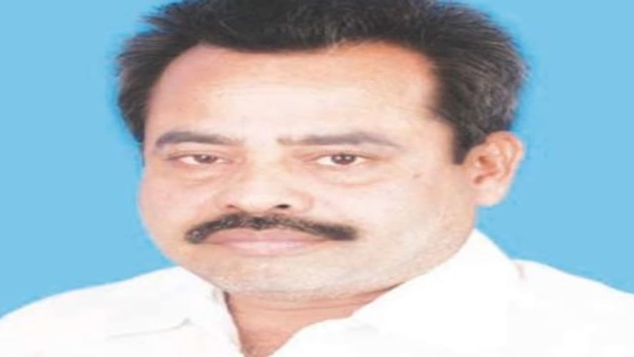 திமுக நகரச் செயலாளர் தூக்குப் போட்டுத் தற்கொலை; கடைசியாக எழுதிய கடிதம் சிக்கியது… திமுக நகரச் செயலாளர் தூக்குப் போட்டுத் தற்கொலை; கடைசியாக எழுதிய கடிதம் சிக்கியது…