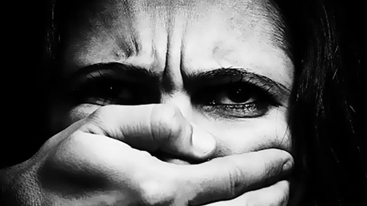 കാമുകനൊത്ത് ജീവിക്കാന് പണം വേണം; യുവതി 5 വയസുകാരനെ തട്ടിക്കൊണ്ടുപോയി കാമുകനൊത്ത് ജീവിക്കാന് പണം വേണം; യുവതി 5 വയസുകാരനെ തട്ടിക്കൊണ്ടുപോയി