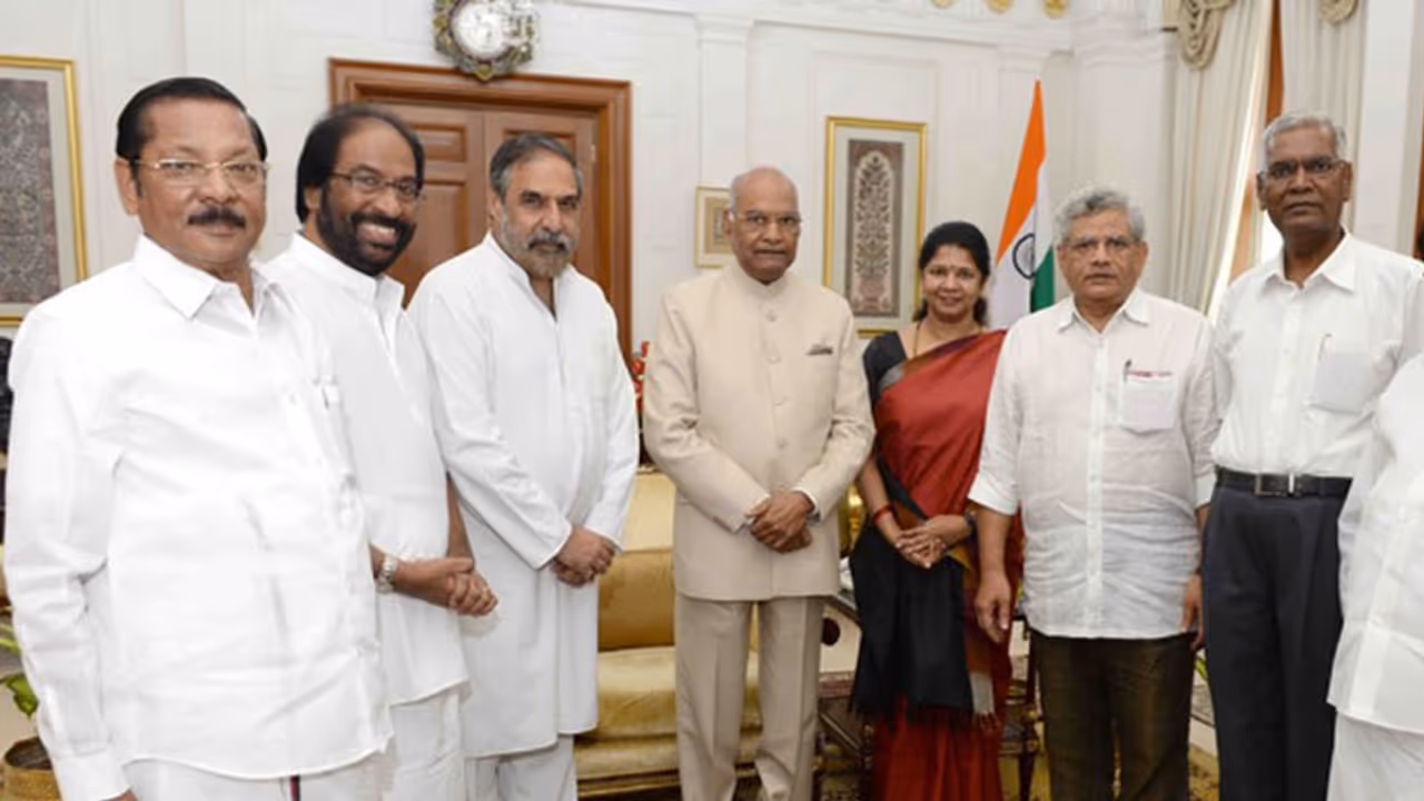 DMK led opposition takes the fight to AIADMK, meets President to demand for floor test in Tamil Nadu DMK led opposition takes the fight to AIADMK, meets President to demand for floor test in Tamil Nadu