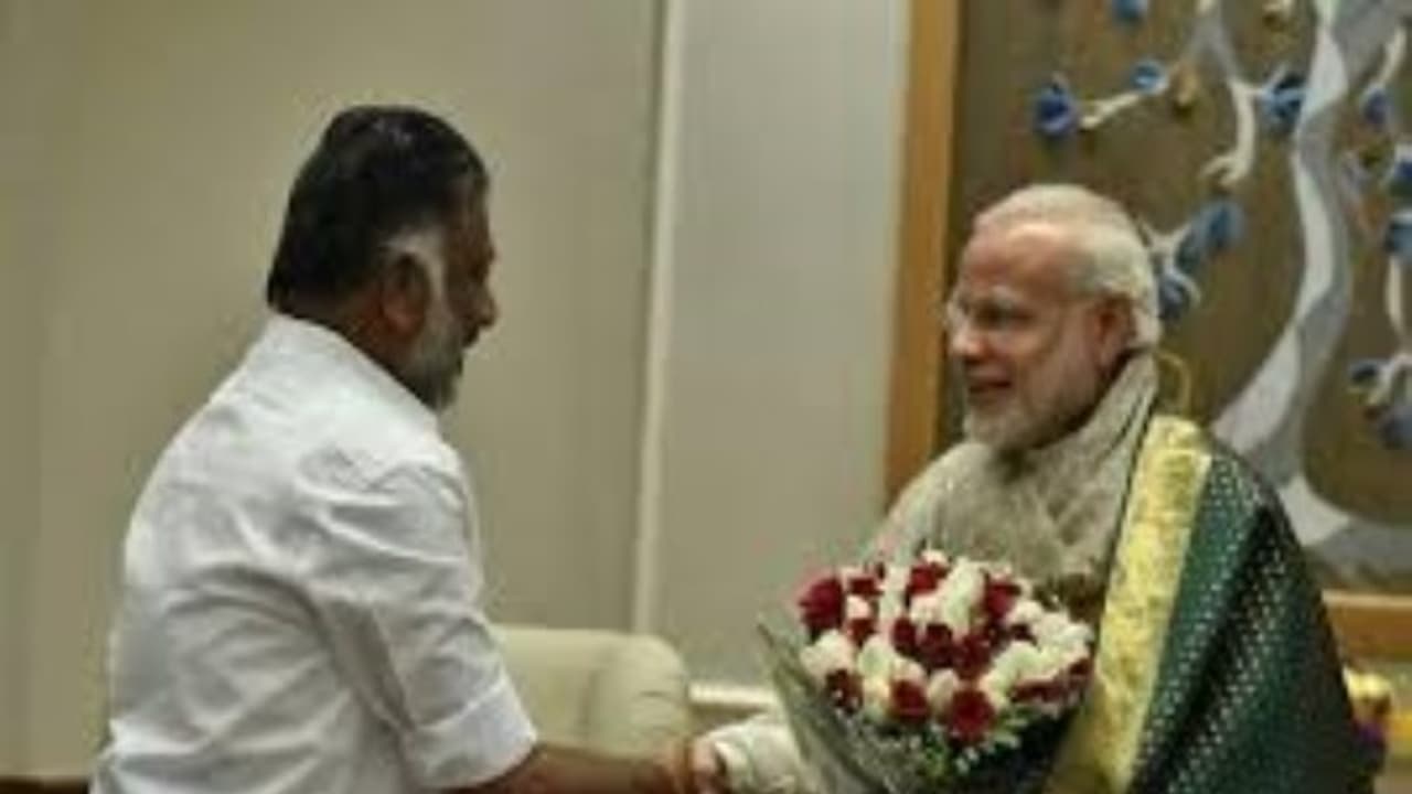 பிரதமர் மோடியின் தாயார் மறைவு..! முதல் ஆளாக குஜராத்திற்கு பறந்தார் ஓபிஎஸ் பிரதமர் மோடியின் தாயார் மறைவு..! முதல் ஆளாக குஜராத்திற்கு பறந்தார் ஓபிஎஸ்