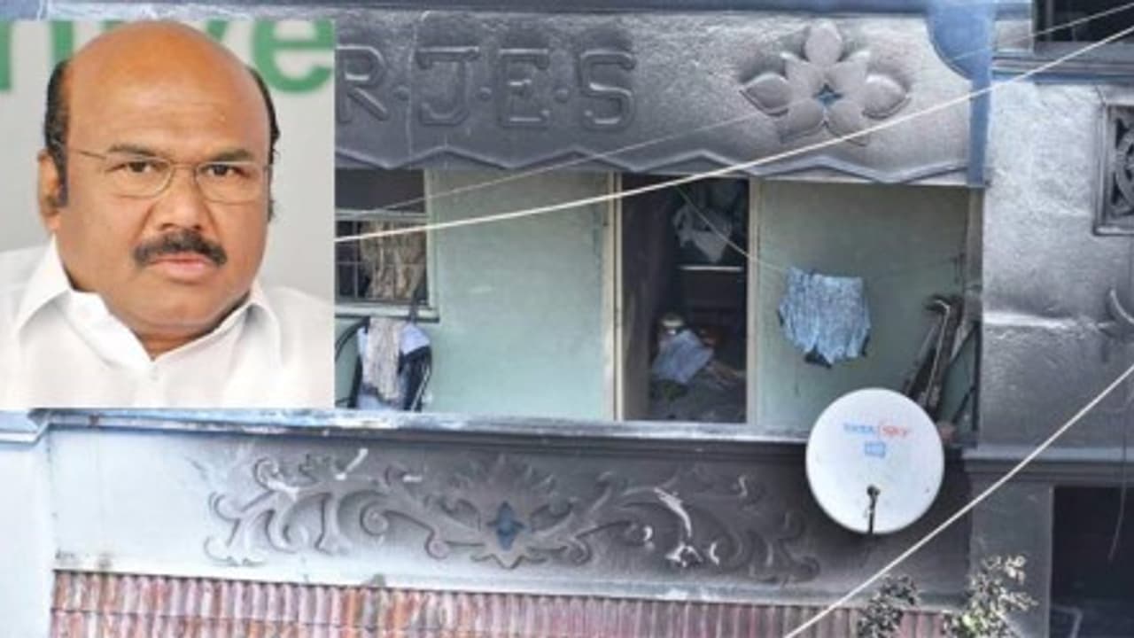 "விபத்துக்குள்ளான கட்டிடம் வீதிகளை மீறி கட்டப்பட்டிருந்தால் கடும் நடவடிக்கை எடுக்கப்படும்" அமைச்சர் ஜெயக்குமார் "விபத்துக்குள்ளான கட்டிடம் வீதிகளை மீறி கட்டப்பட்டிருந்தால் கடும் நடவடிக்கை எடுக்கப்படும்" அமைச்சர் ஜெயக்குமார்