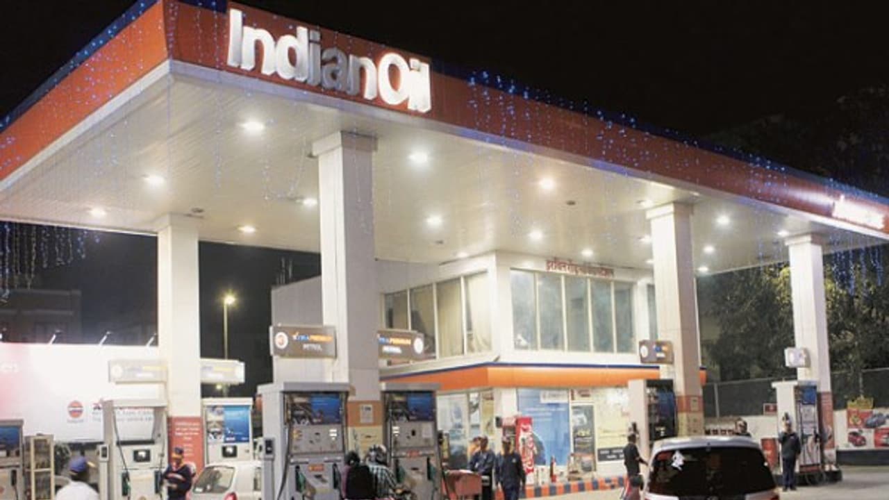 200 ரூபாய்க்கு பெட்ரோல் போட்டால் "இது " இலவசமாம் ..! முந்துங்கள்..! 200 ரூபாய்க்கு பெட்ரோல் போட்டால் "இது " இலவசமாம் ..! முந்துங்கள்..!