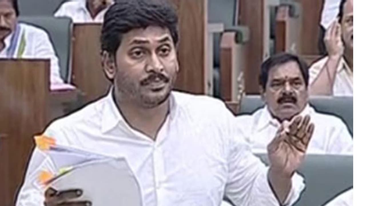 పేపర్ లీకేజీకి అమాయకుడెవరినో బలిచేసేలా ఉన్నారు పేపర్ లీకేజీకి అమాయకుడెవరినో బలిచేసేలా ఉన్నారు