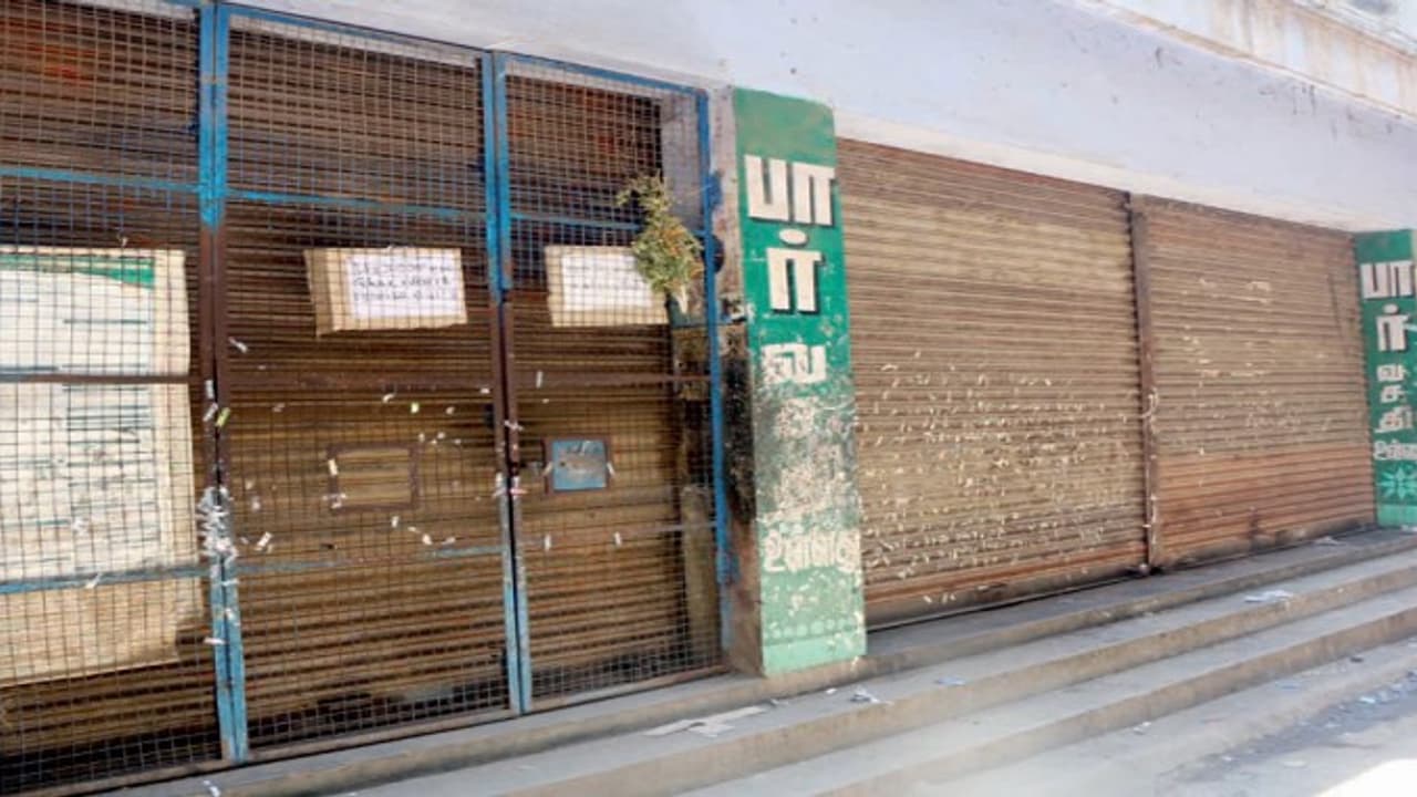 சேலத்தில் எத்தனை மதுக்கடைகள் மூடப்படுகிறது தெரியுமா? சேலத்தில் எத்தனை மதுக்கடைகள் மூடப்படுகிறது தெரியுமா?