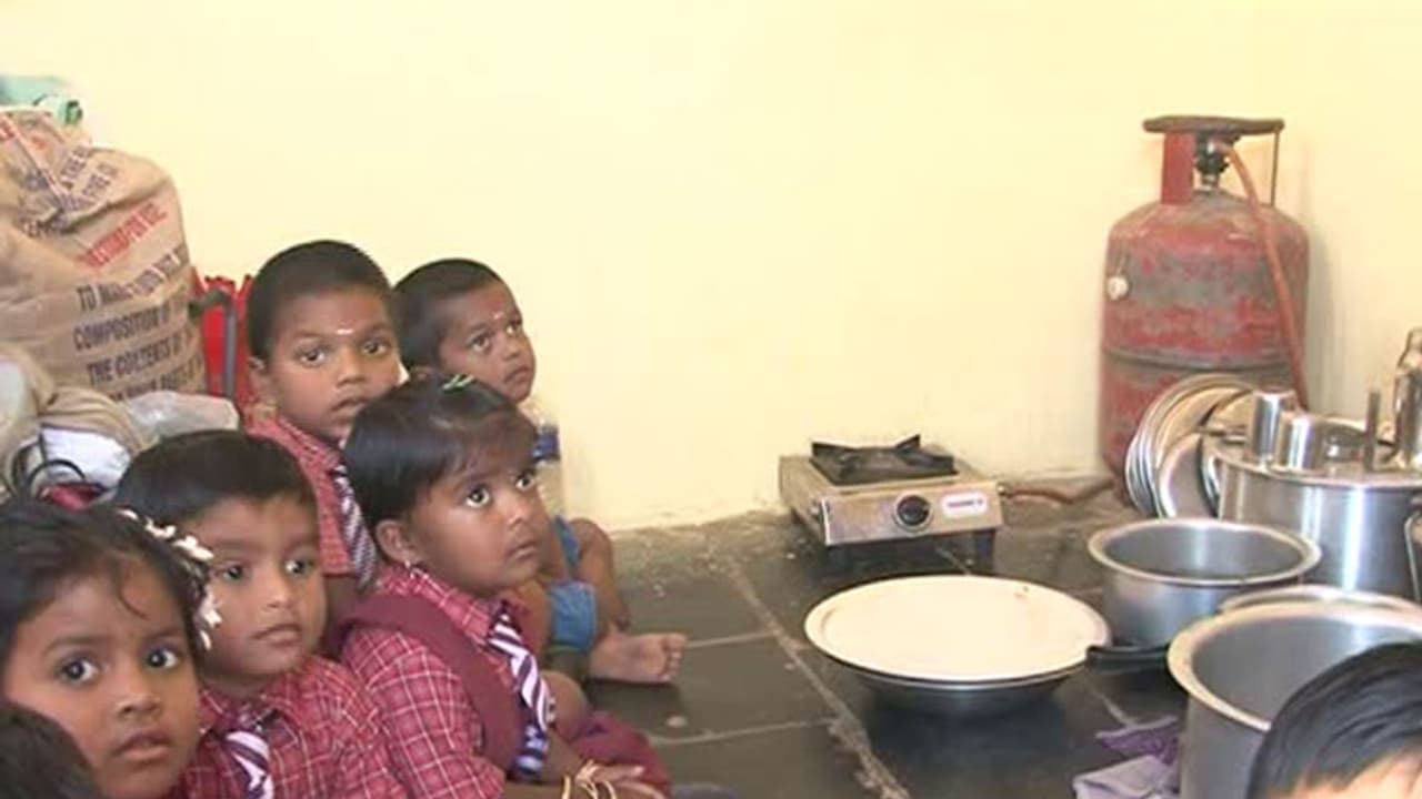 ಜಮಖಂಡಿ: ಅಂಗನವಾಡಿಗಳಲ್ಲಿ ಆಹಾರವಿಲ್ಲದೆ ಪುಟಾಣಿಗಳ ಉಪವಾಸ