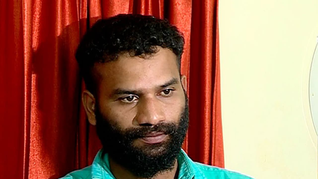 ഇടുക്കിയില് ഗൃഹനാഥനെ ഓട്ടോ ഇടിച്ച് കൊന്ന കേസിലെ പ്രതി പൊലീസില് കീഴടങ്ങി ഇടുക്കിയില് ഗൃഹനാഥനെ ഓട്ടോ ഇടിച്ച് കൊന്ന കേസിലെ പ്രതി പൊലീസില് കീഴടങ്ങി