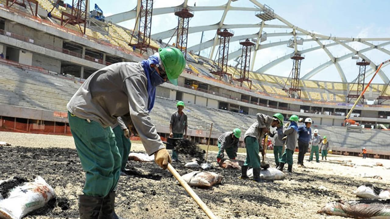২০২২ বিশ্বকাপের স্টেডিয়াম প্রস্তুতকারী সংস্থাকে ছাঁটাই,শ্রমিকদের মাইনে না দেওয়ার অভিযোগ ২০২২ বিশ্বকাপের স্টেডিয়াম প্রস্তুতকারী সংস্থাকে ছাঁটাই,শ্রমিকদের মাইনে না দেওয়ার অভিযোগ