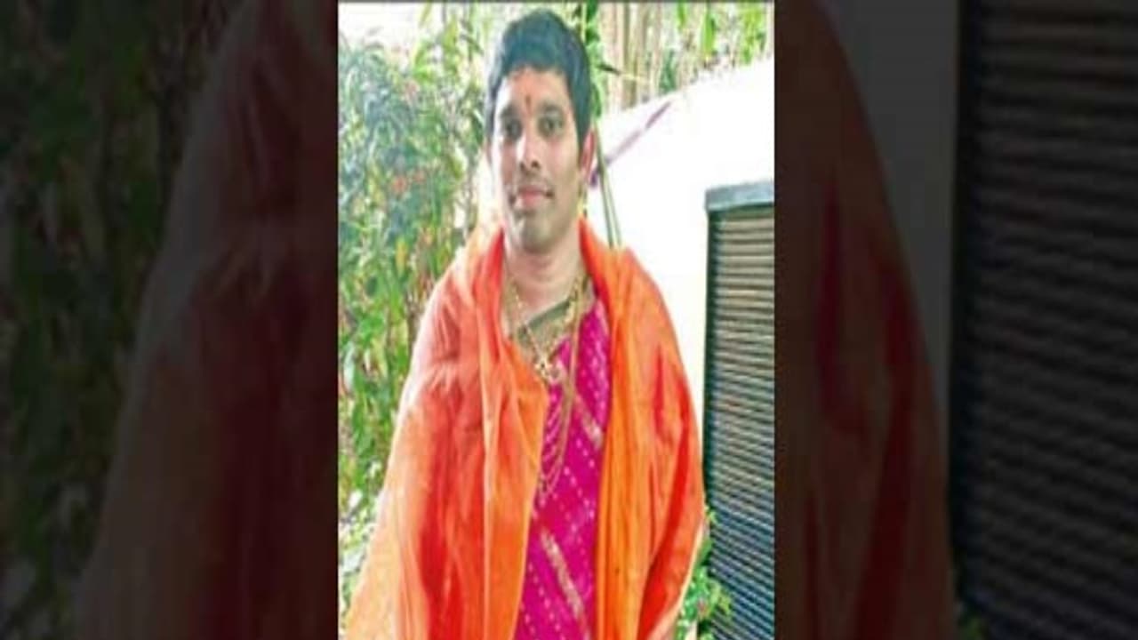 ஆண் வேடத்தில் மணமகள்; பெண் வேடத்தில் மணமகன்...ராஜகுடும்பத்தில் நடக்கும் வினோத திருமணம் ஆண் வேடத்தில் மணமகள்; பெண் வேடத்தில் மணமகன்...ராஜகுடும்பத்தில் நடக்கும் வினோத திருமணம்