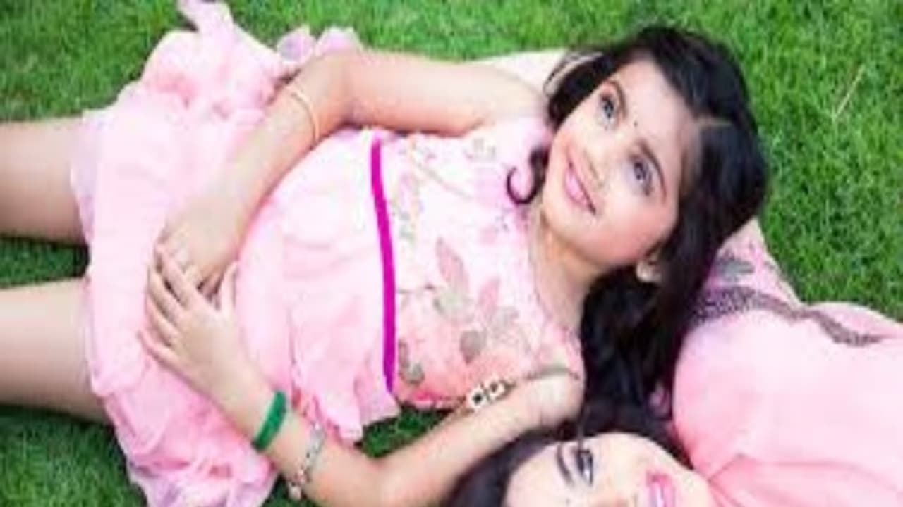 மகளை வைத்து ஆசையை நிறைவேற்றிக்கொண்ட நடிகை மீனா..! மகளை வைத்து ஆசையை நிறைவேற்றிக்கொண்ட நடிகை மீனா..!