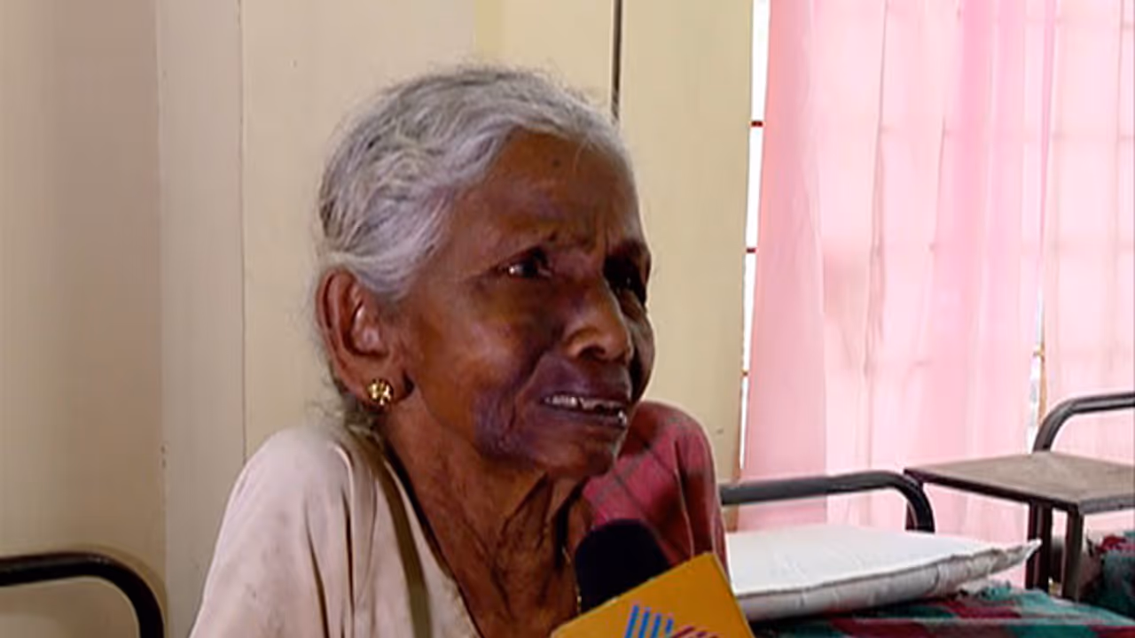 87 വയസ്സുള്ള അമ്മയെ മക്കൾ ഉപേക്ഷിച്ചു 87 വയസ്സുള്ള അമ്മയെ മക്കൾ ഉപേക്ഷിച്ചു
