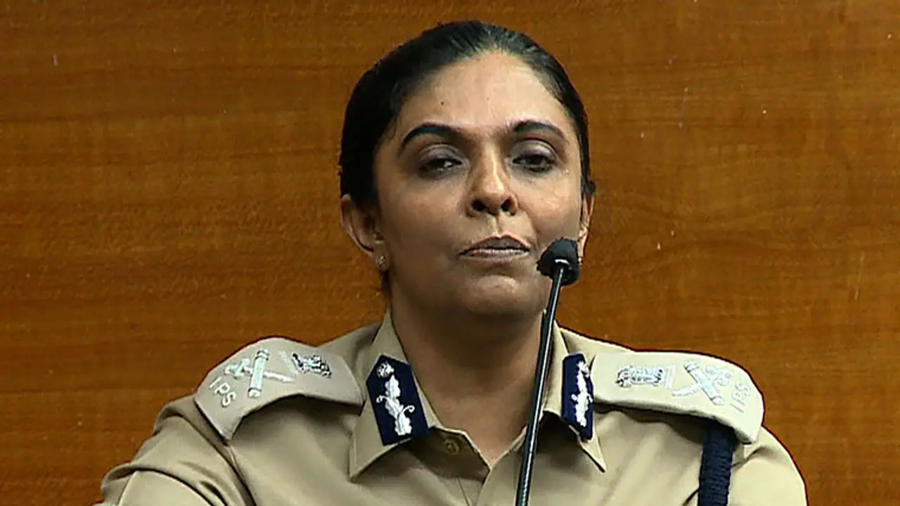 ജോൺ പോളിനോടുള്ള അനാസ്ഥ; 'ആരോപണം തെറ്റ്' ഫയർഫോഴ്സിനെ ന്യായീകരിച്ച് ബി സന്ധ്യ ജോൺ പോളിനോടുള്ള അനാസ്ഥ; 'ആരോപണം തെറ്റ്' ഫയർഫോഴ്സിനെ ന്യായീകരിച്ച് ബി സന്ധ്യ