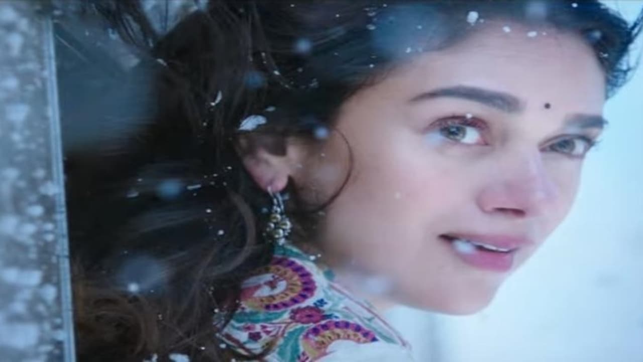 அஜித் படத்தை பின்னுக்கு தள்ளிய 'காற்று வெளியிடை'...!!! அஜித் படத்தை பின்னுக்கு தள்ளிய 'காற்று வெளியிடை'...!!!