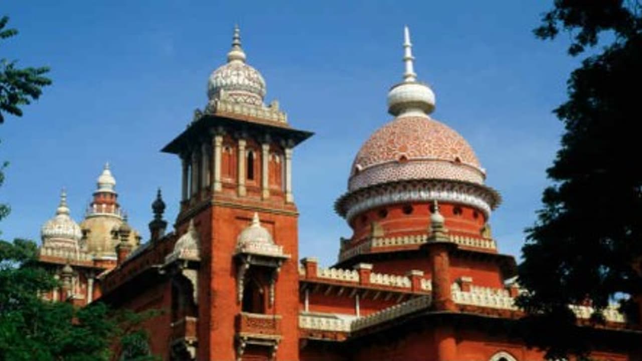 எம்பிபிஎஸ் சேர்க்கையில் 85% உள் ஒதுக்கீடு ரத்து வழக்கு இன்று உயர்நீதிமன்றத்தில் விசாரணை! எம்பிபிஎஸ் சேர்க்கையில் 85% உள் ஒதுக்கீடு ரத்து வழக்கு இன்று உயர்நீதிமன்றத்தில் விசாரணை!