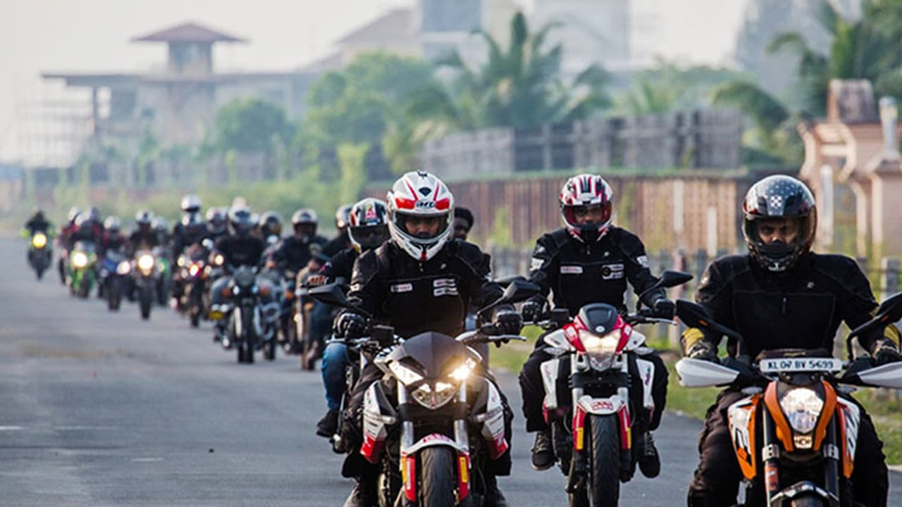 ക്വാറന്റീനില് നിന്നും മുങ്ങുന്നവരെ പൊക്കാന് മോട്ടോര് സൈക്കിള് ബ്രിഗേഡ്! ക്വാറന്റീനില് നിന്നും മുങ്ങുന്നവരെ പൊക്കാന് മോട്ടോര് സൈക്കിള് ബ്രിഗേഡ്!