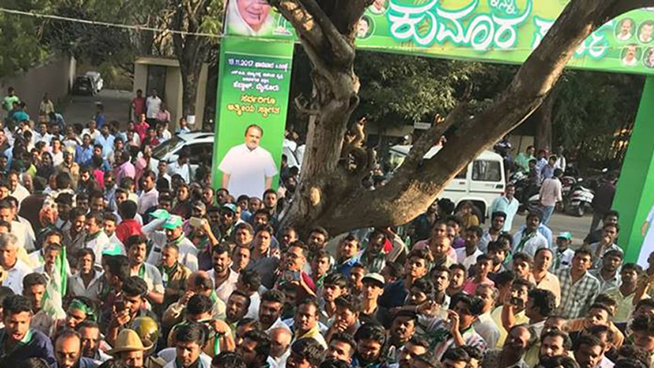 ಟಿಕೆಟ್ ಹಂಚಿಕೆ: ಜೆಡಿಎಸ್ಗೆ ಬಿಸಿ ತುಪ್ಪ ಟಿಕೆಟ್ ಹಂಚಿಕೆ: ಜೆಡಿಎಸ್ಗೆ ಬಿಸಿ ತುಪ್ಪ