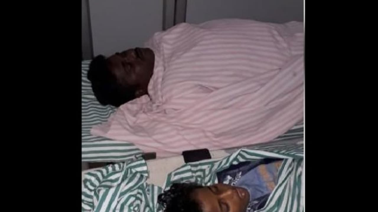 வங்கி மேனேஜர் மகளுடன் தூக்கிட்டு தற்கொலை! அதிகாரிகளின் டார்ச்சர் காரணமா? போலீசார் விசாரணை வங்கி மேனேஜர் மகளுடன் தூக்கிட்டு தற்கொலை! அதிகாரிகளின் டார்ச்சர் காரணமா? போலீசார் விசாரணை