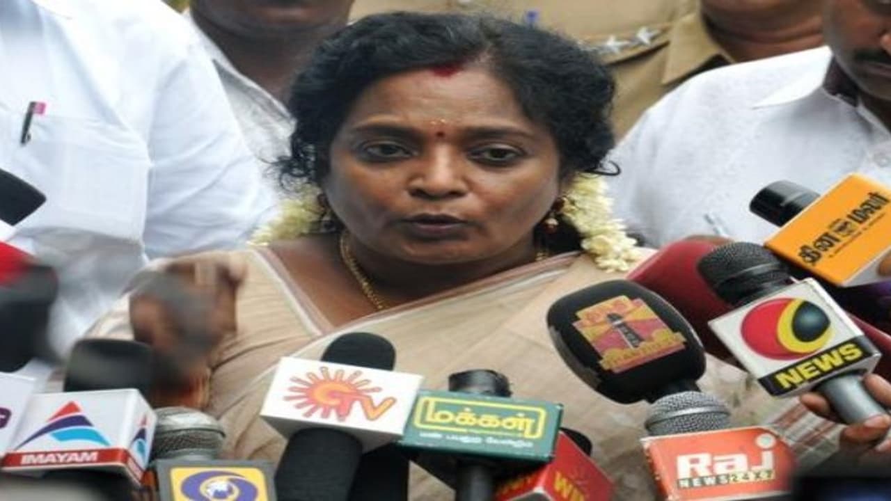 "நாட்டில் அதிக இந்தியர்கள் உள்ளனர்" : டங் ஸ்லிப்பான தமிழிசை "நாட்டில் அதிக இந்தியர்கள் உள்ளனர்" : டங் ஸ்லிப்பான தமிழிசை